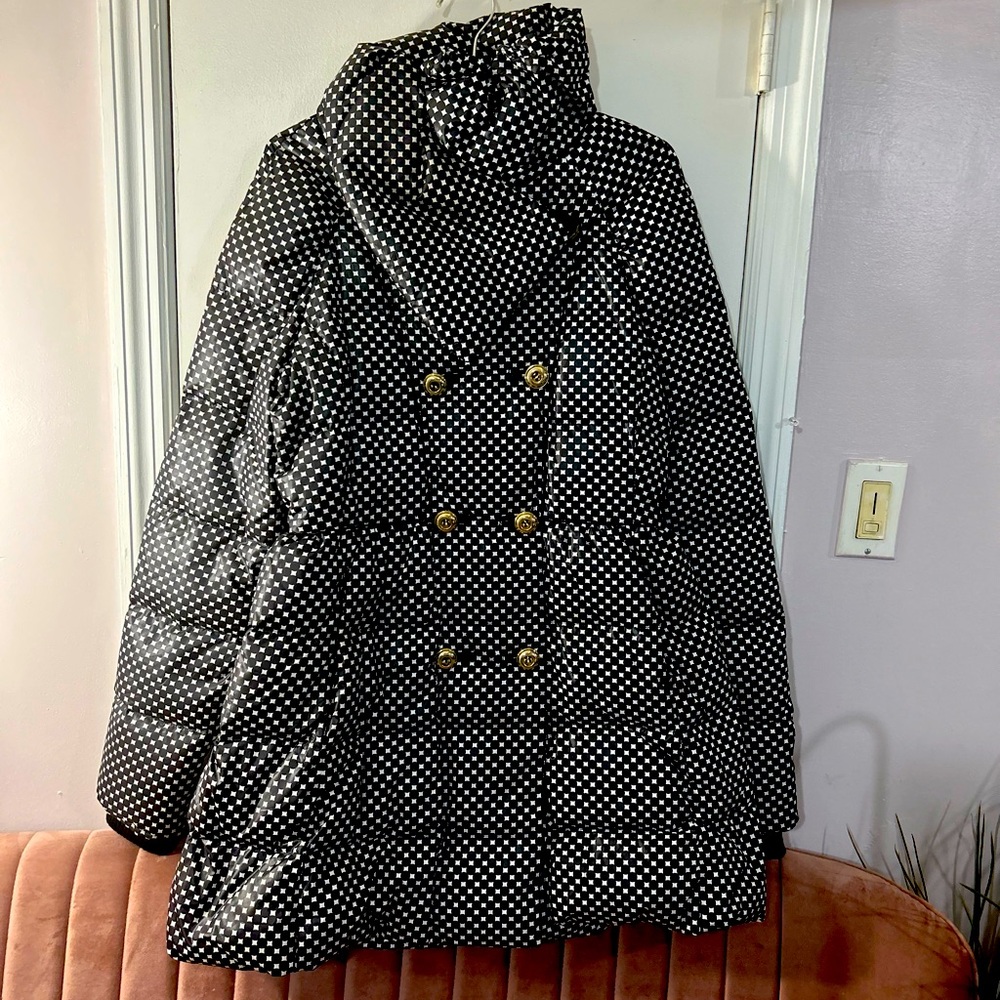 Juicy couture black & white coat.Size L- true to size. Worn several times only.
